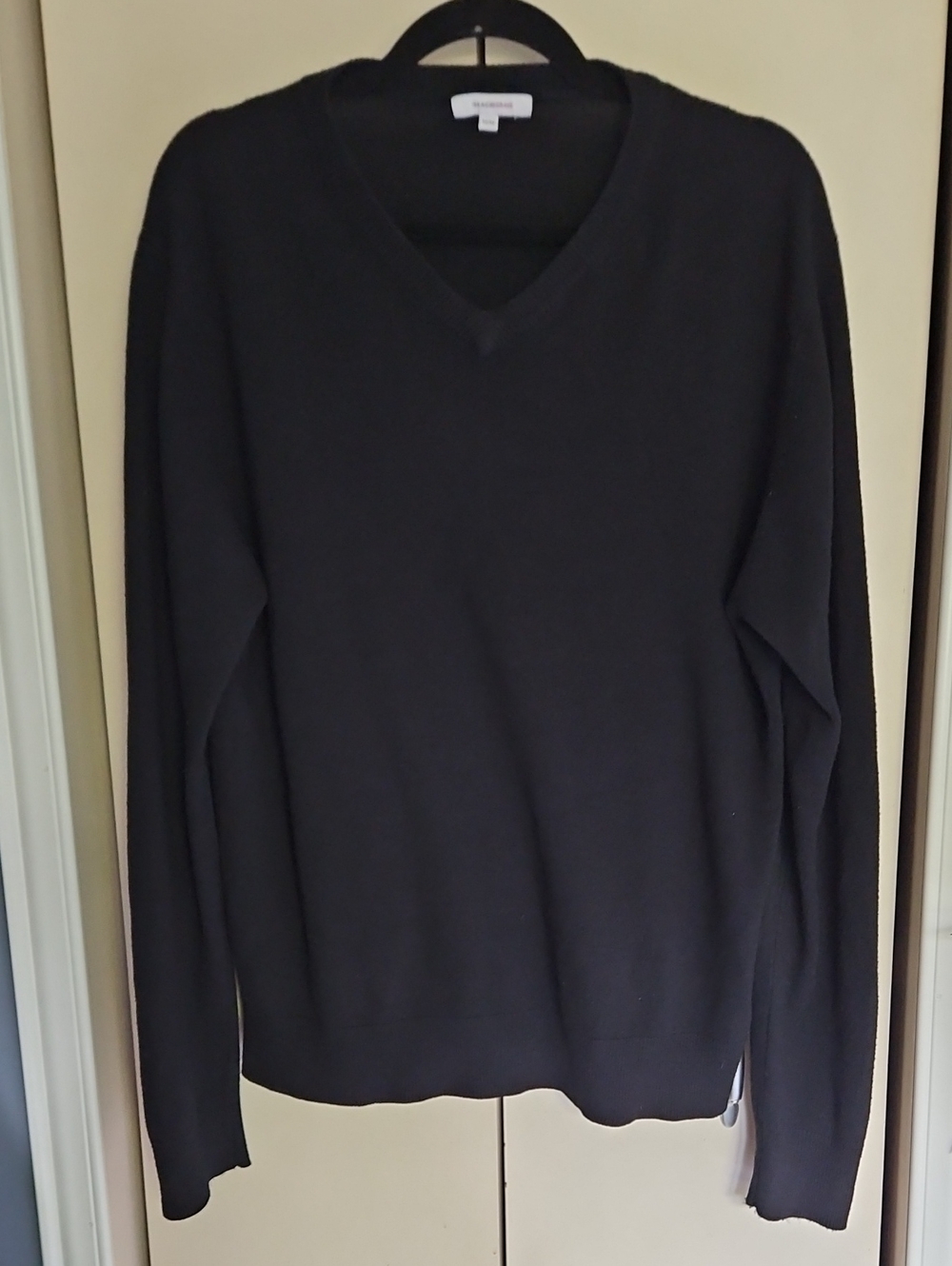 Isaac Mizrahi Men's V-Neck Sweater in Black Sz MED PTP23 L27.5